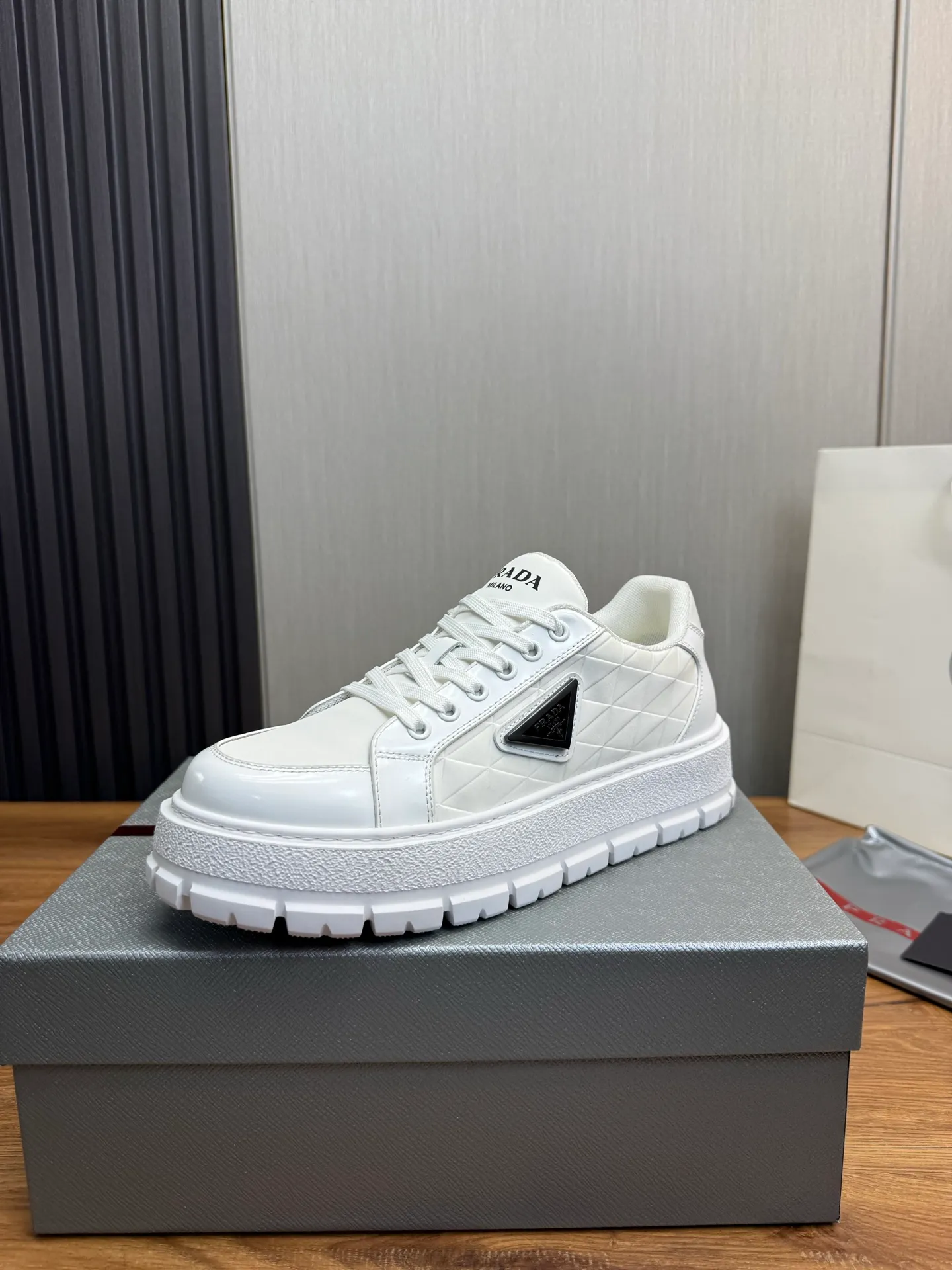Men's shoes 💰580💰 [PRADA] Autumn and winter hot men's shoes shipped 👏Official website synchronized ⬆️Original fly-woven cowhide fabric + cowhide lining, 1⃣️:1⃣️reproduction, original sole, 38-45 (45. Customized, non-refundable)